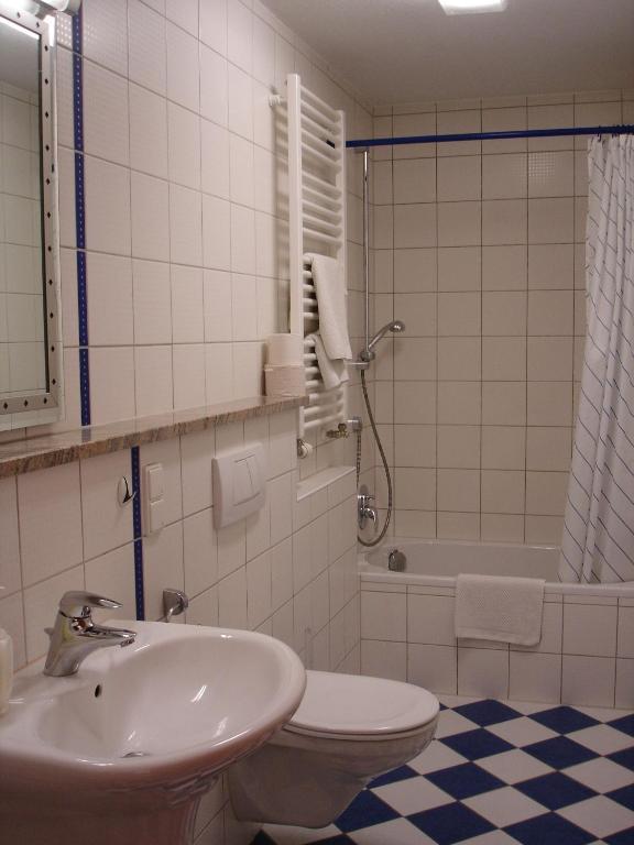 Fraenkischer Gasthof Lutz Giebelstadt Phòng bức ảnh