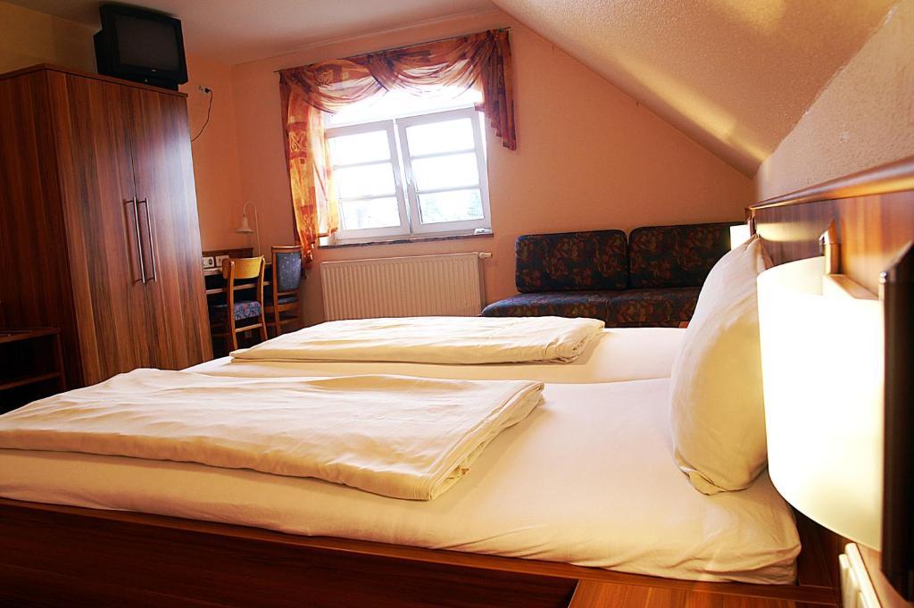 Fraenkischer Gasthof Lutz Giebelstadt Phòng bức ảnh